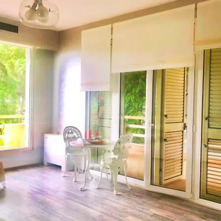 Villa Luxury Near The Beach