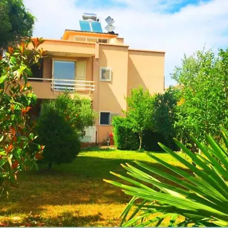 Villa Luxury Near The Beach